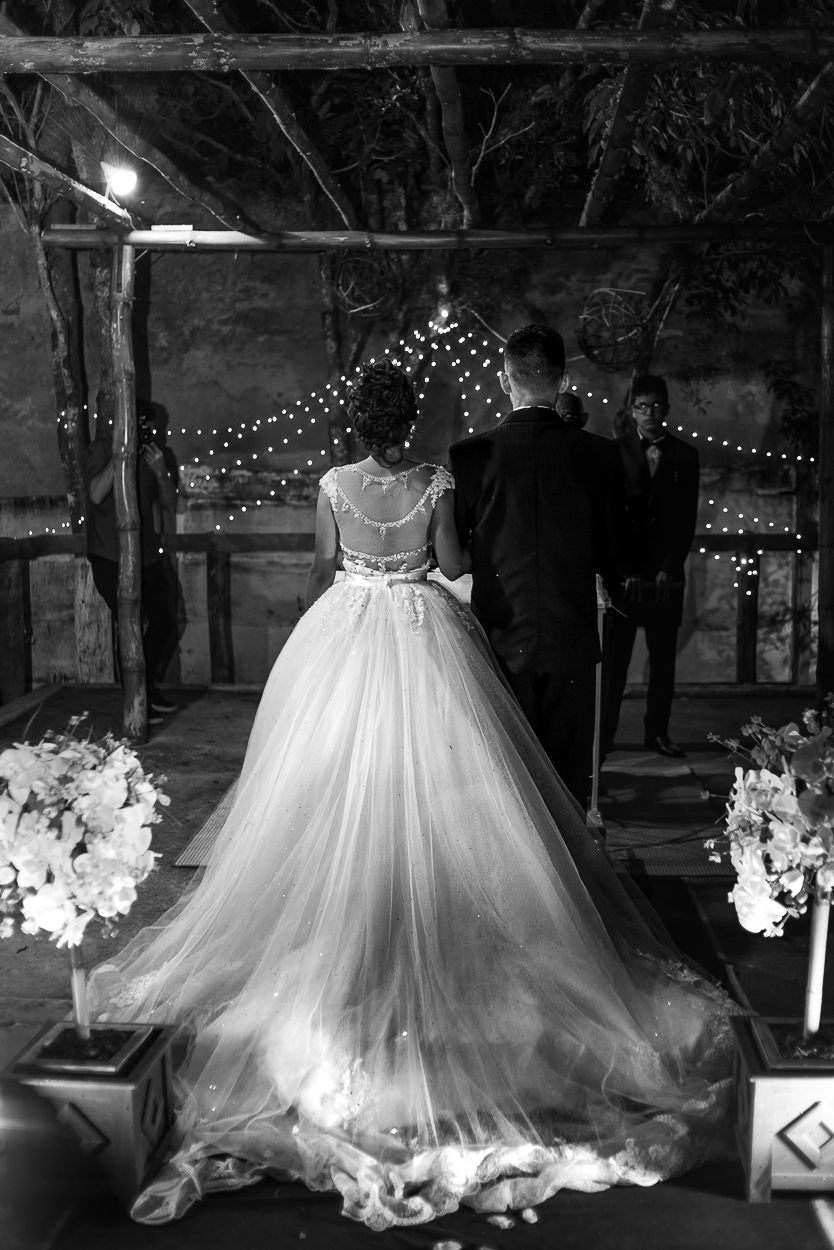 Noivos de costa - Vestido de noiva de costas 