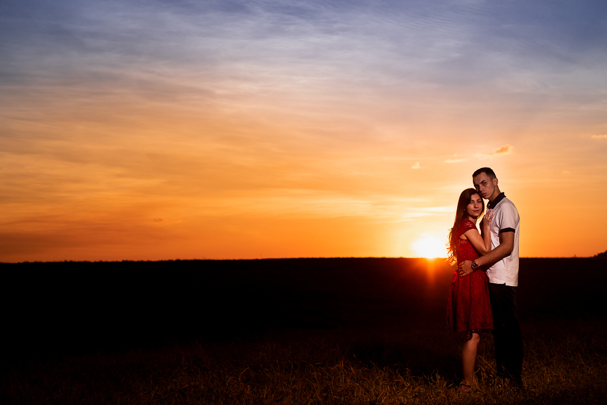 Retrato do casal em ensaio pré wedding em sao pedro SP