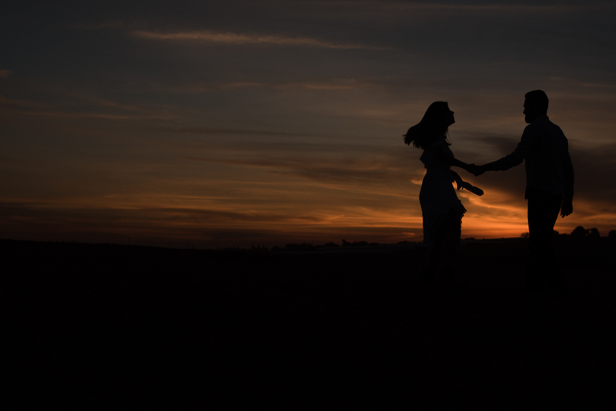 Dançando no por do sol em Holambra SP por Ronny Viana fotografia de casamentos em Piracicaba SP