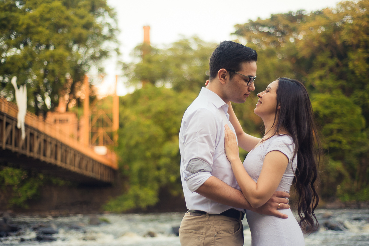 Ponte pencil em piracicaba e noivos se beijando 