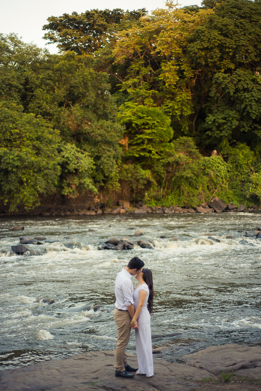 retrato dos noivos no rio piracicaba 
