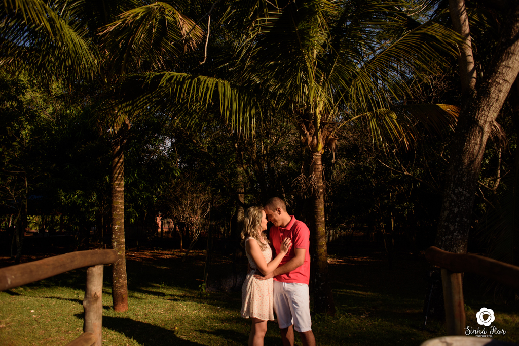 Casal de noivos, Dayene e Júnior, namorando em Dourados - MS, Sinhá Flor Fotografia
