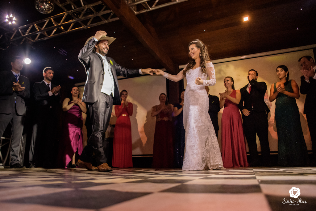 Wedding Day, Rosana e Jimmy, primeira dança dos noivos em Dourados - MS, Sinhá Flor Fotografia