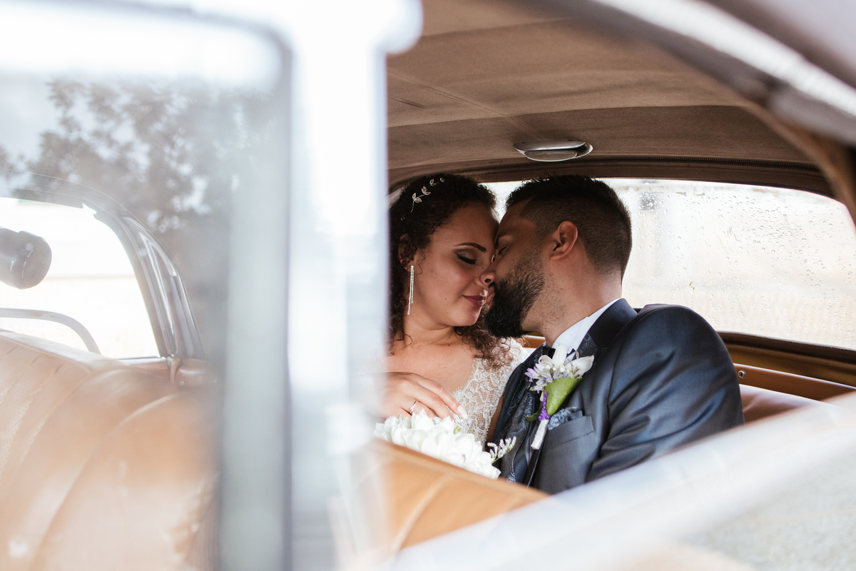 Sessão aos noivos na saída da igreja