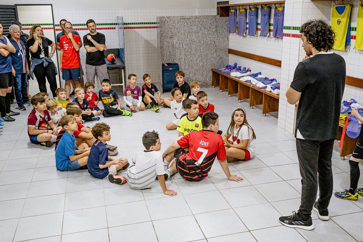 preleção do professor no vestiário