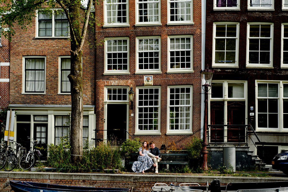 Jordaan houses with bikes and flowers. Couple's summer holiday in Amsterdam