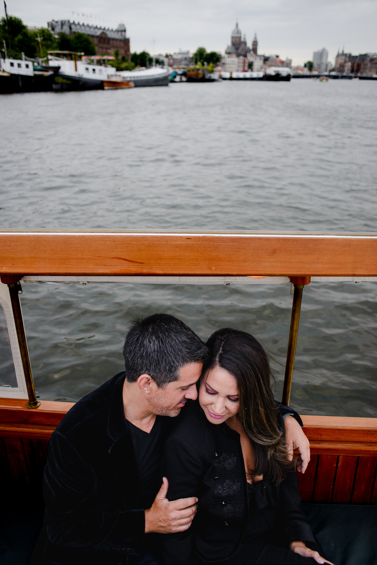 Romantic boat cruise in Amsterdam with private photographer