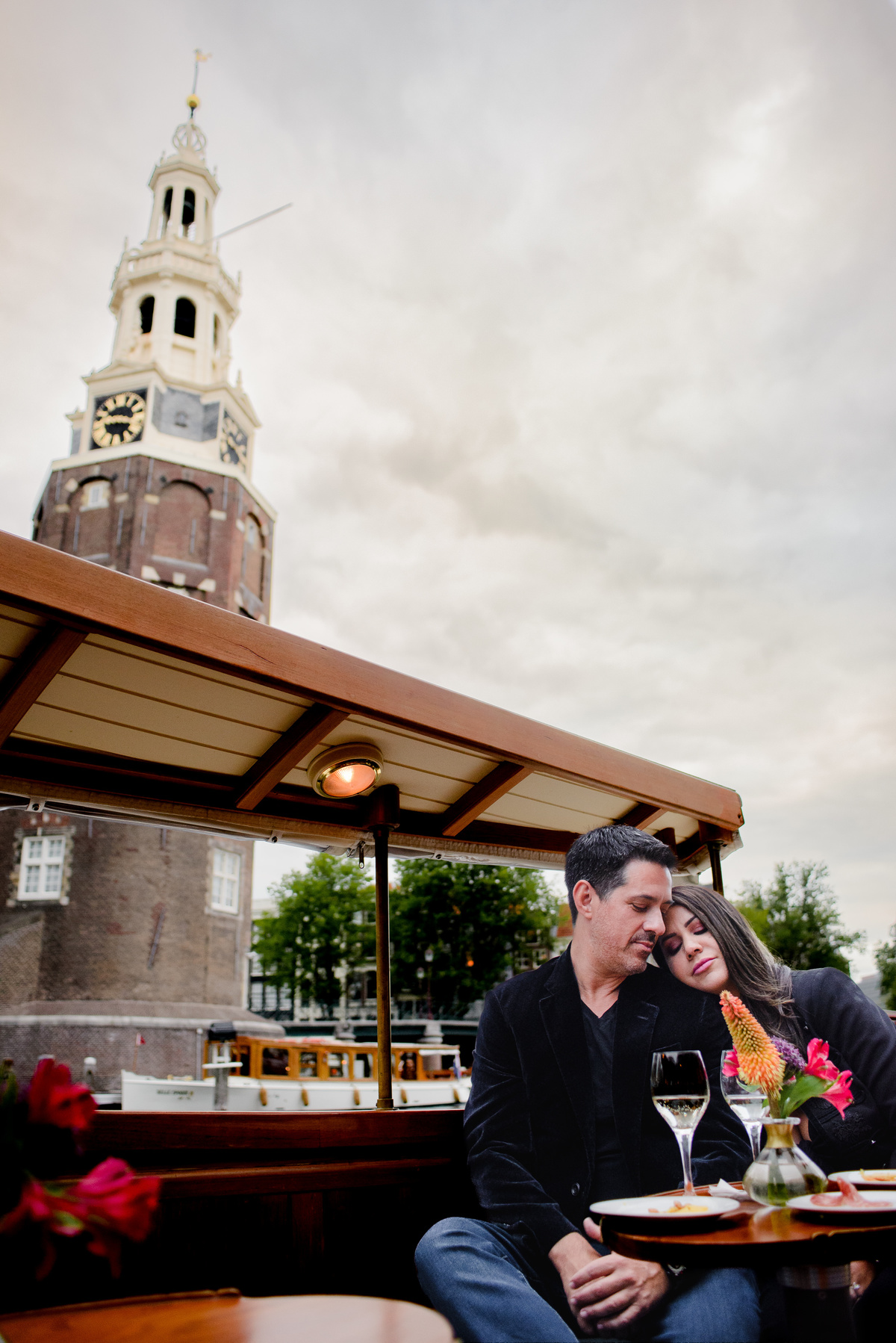 Romantic boat cruise in Amsterdam with private photographer
