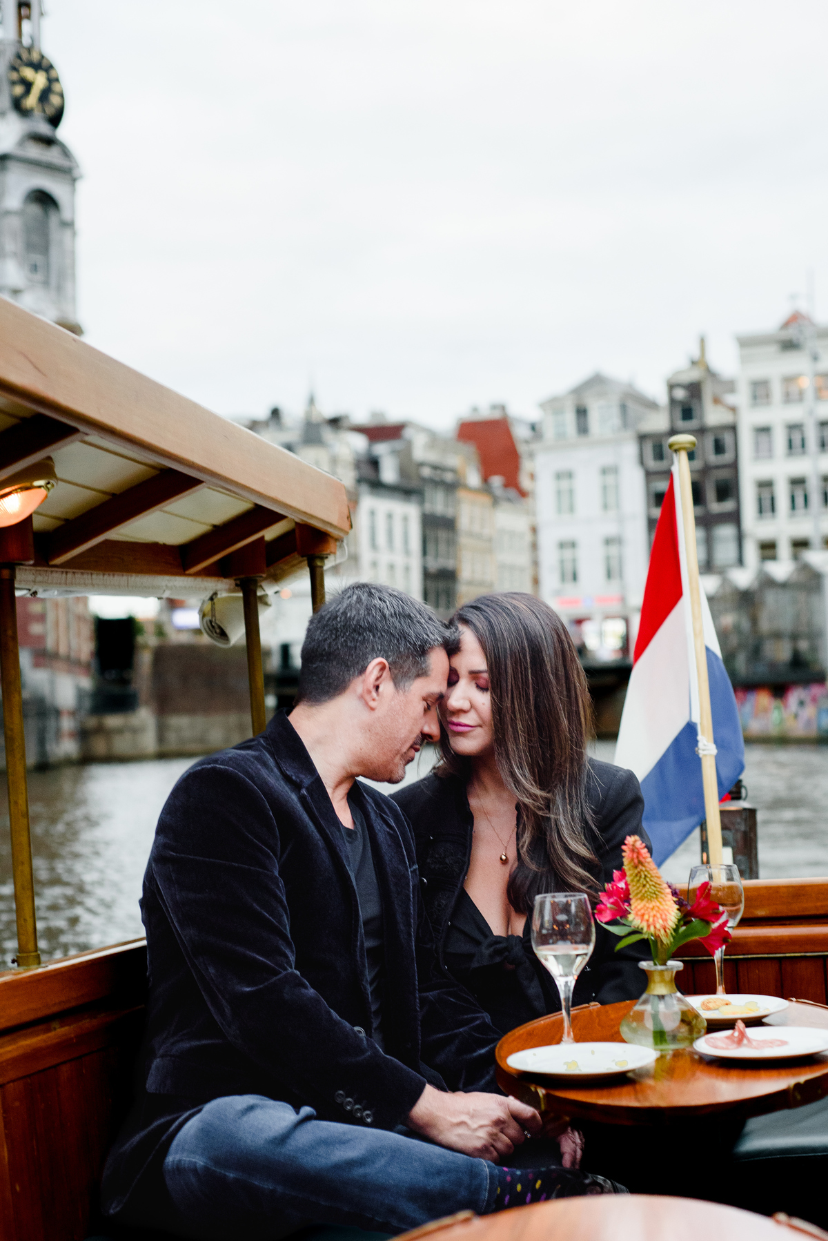 Romantic boat cruise in Amsterdam with private photographer