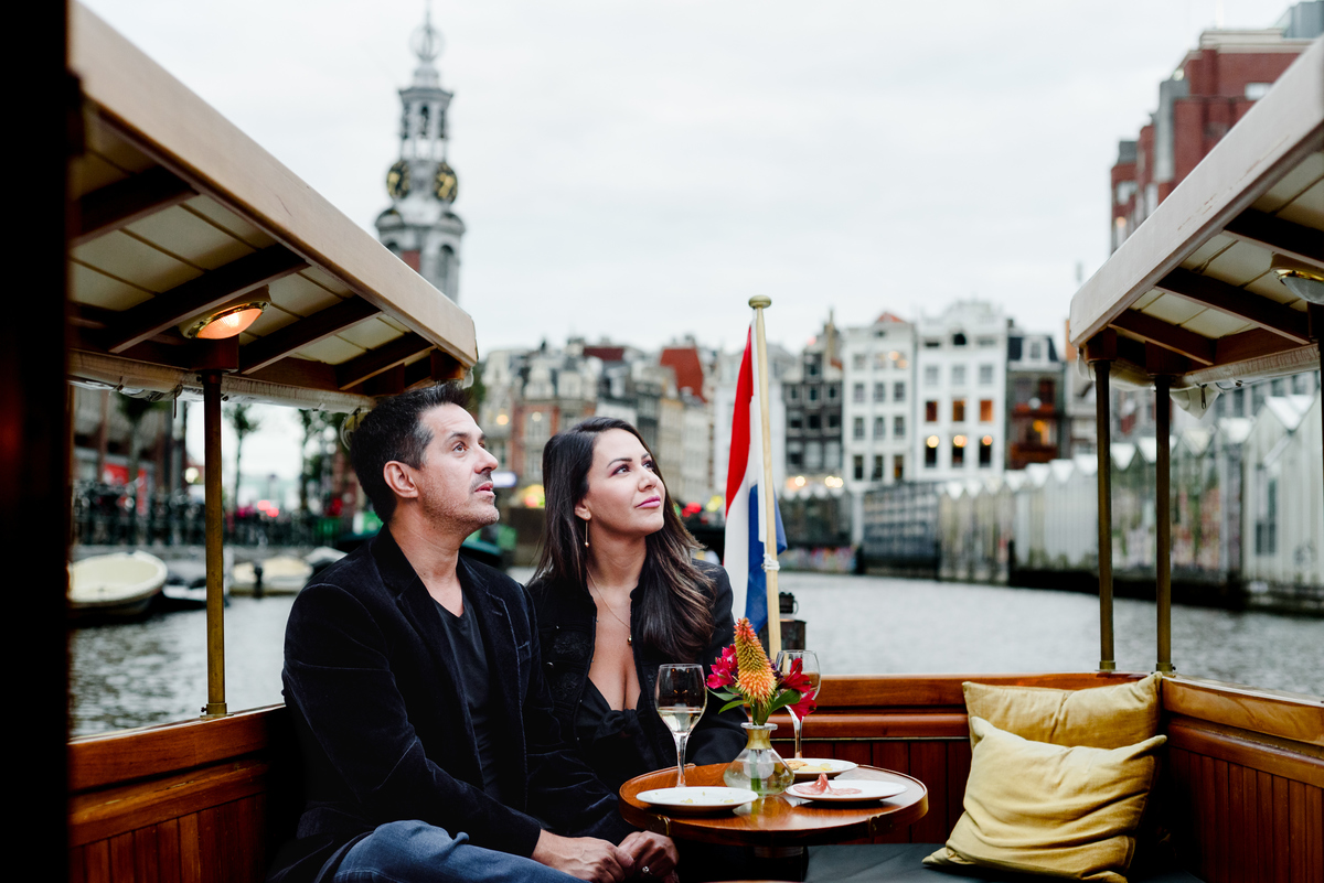 Romantic boat cruise in Amsterdam with private photographer