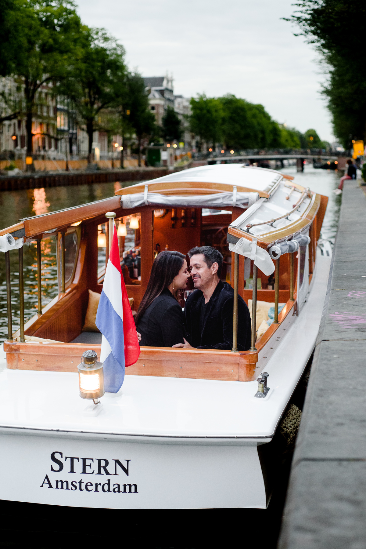 Romantic boat cruise in Amsterdam with private photographer