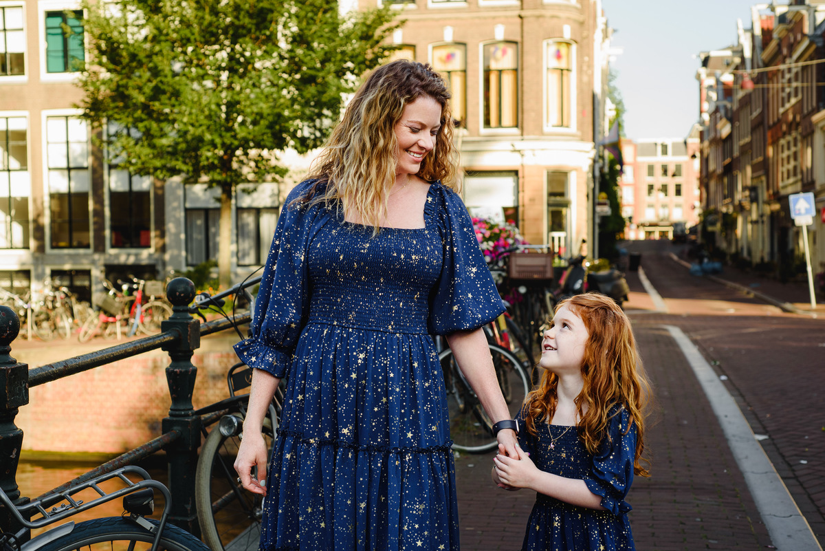 vacation photographer in Amsterdam for capturing your family photos along Amsterdam canals and bridges.