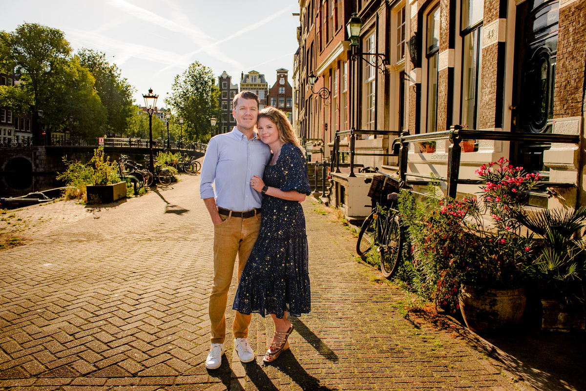 vacation photographer in Amsterdam for capturing your family photos along Amsterdam canals and bridges.