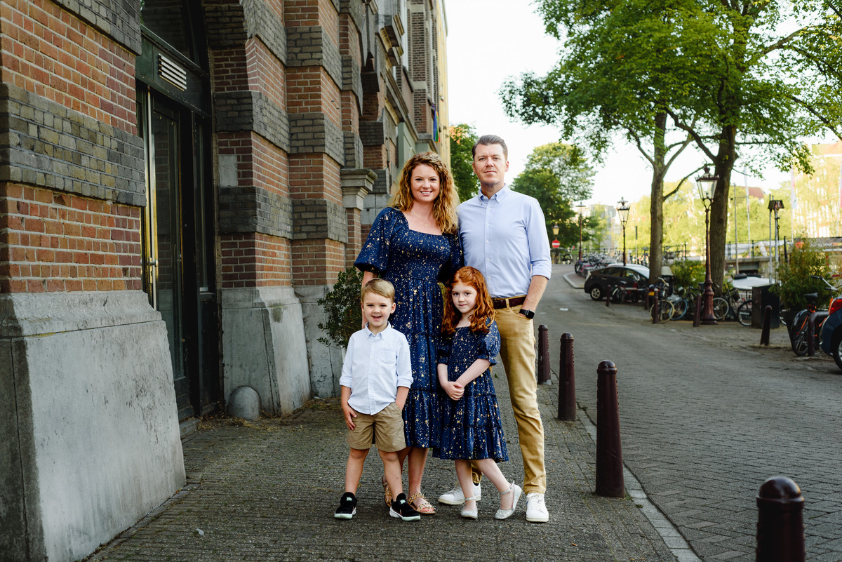 vacation photographer in Amsterdam for capturing your family photos along Amsterdam canals and bridges.