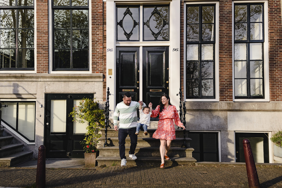 Family trip in Amsterdam, The Netherlands. Photo session in Amsterdam streets, canals and architecture of the jordaan area