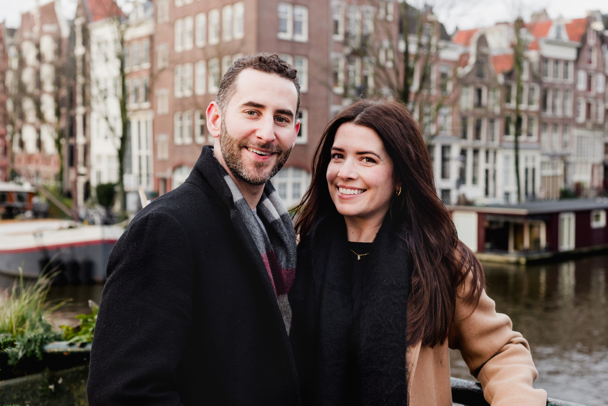 Vacation photographer in Amsterdam, photoshoot of a young couple in Amsterdam