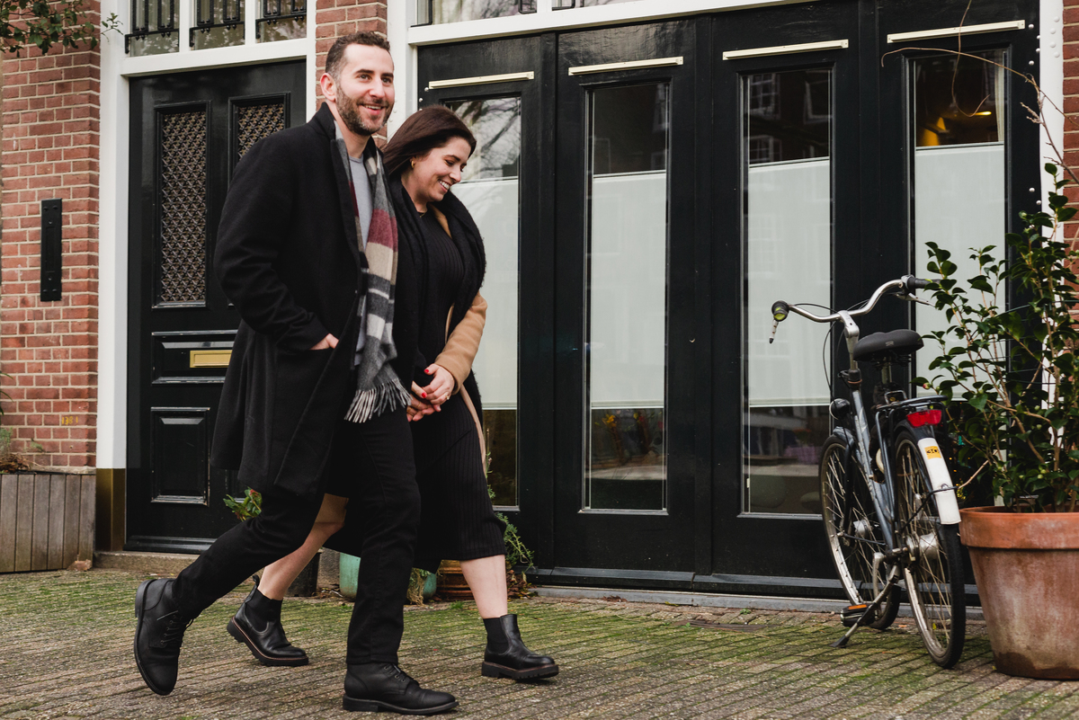 Vacation photographer in Amsterdam, photoshoot of a young couple in Amsterdam