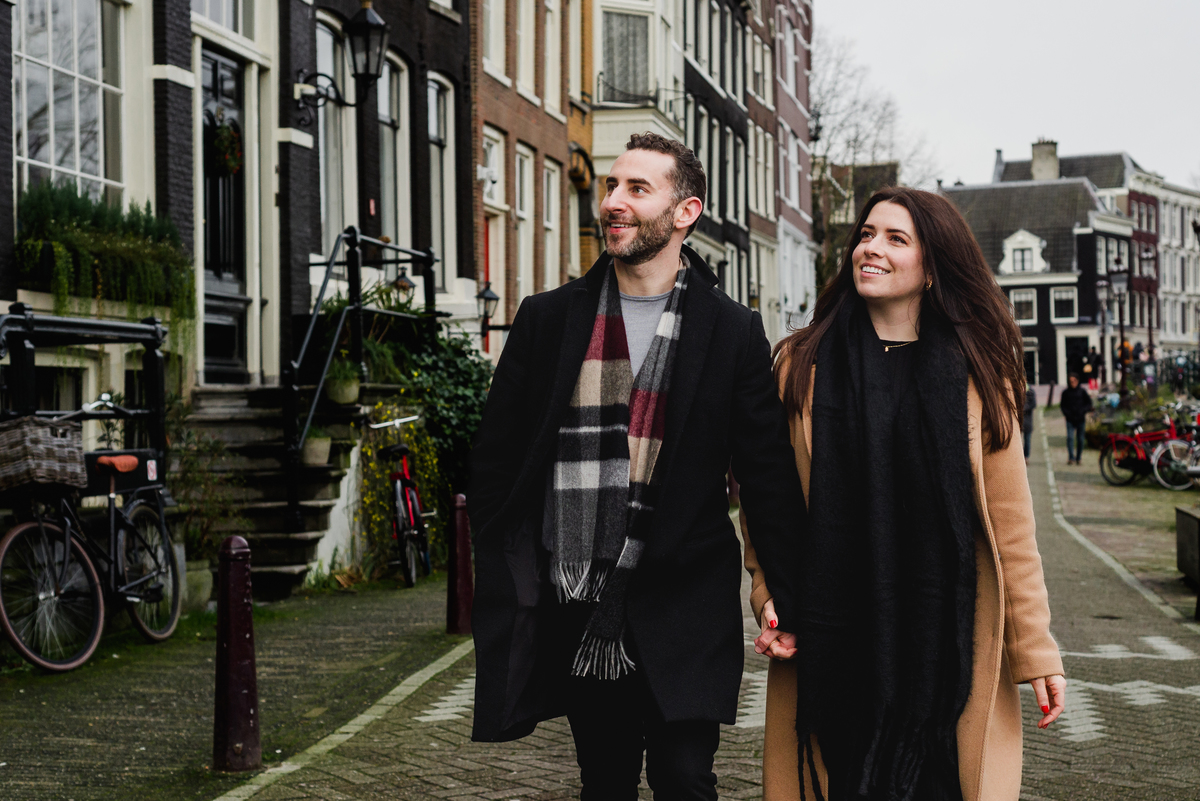 Vacation photographer in Amsterdam, photoshoot of a young couple in Amsterdam