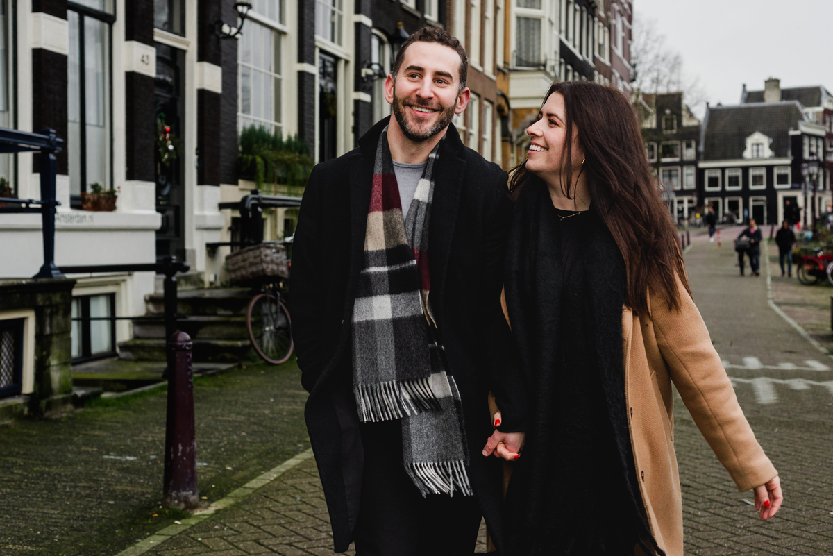 Vacation photographer in Amsterdam, photoshoot of a young couple in Amsterdam