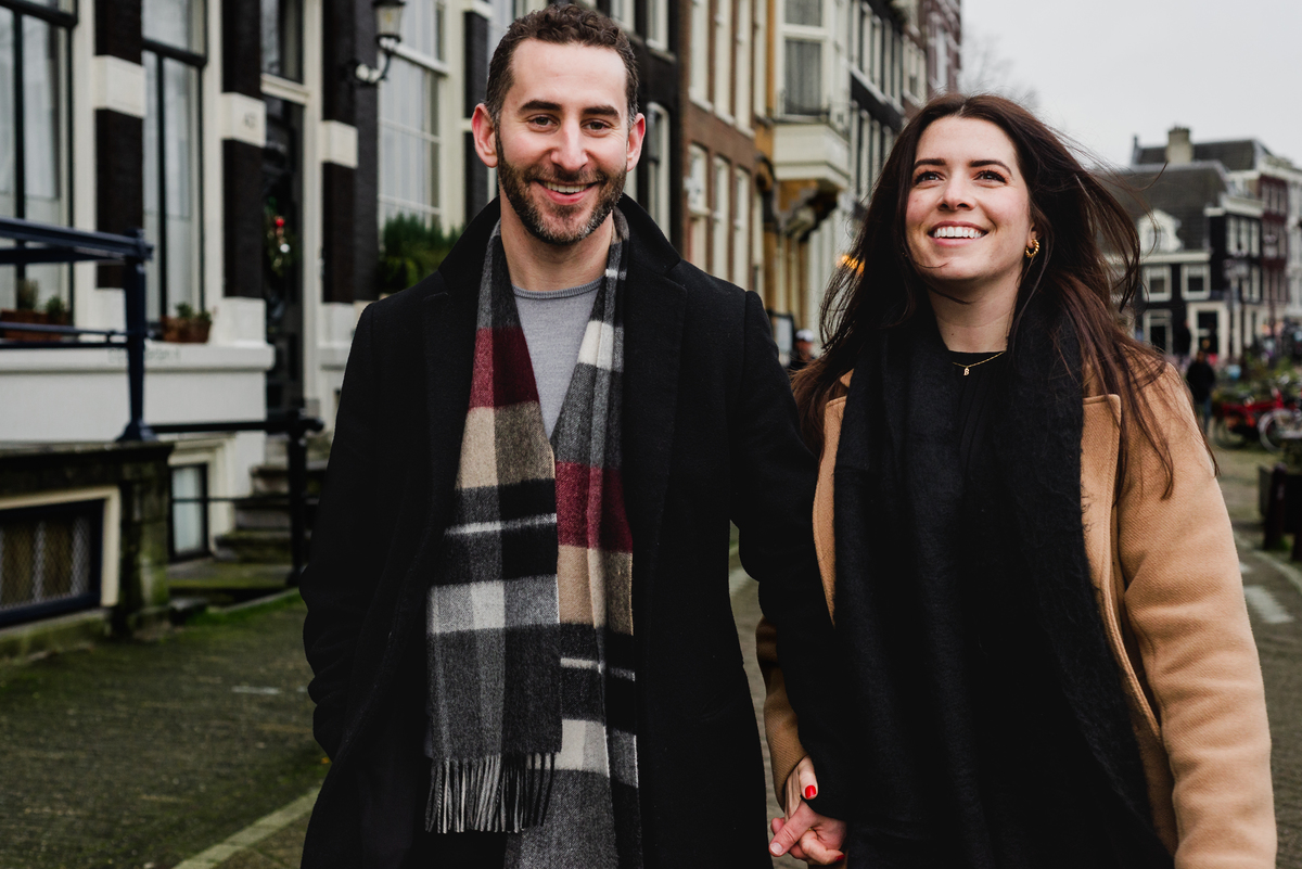 Vacation photographer in Amsterdam, photoshoot of a young couple in Amsterdam