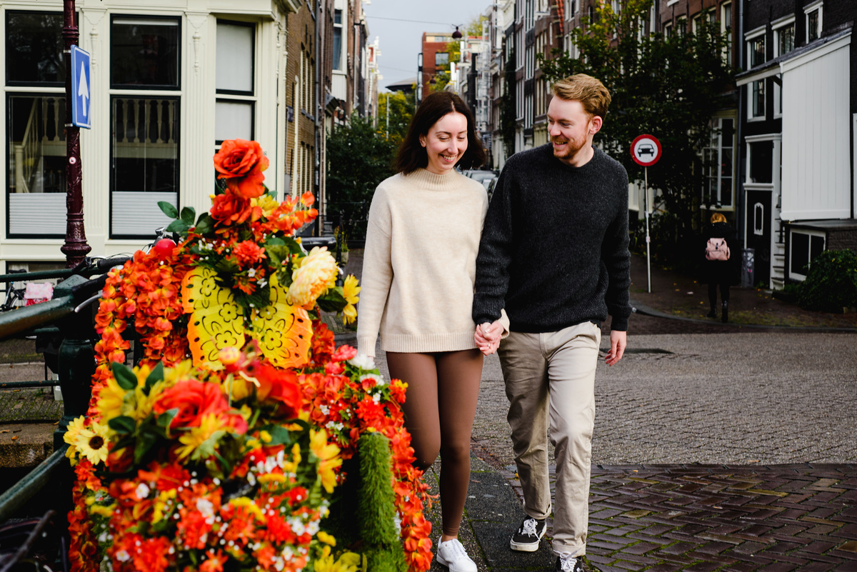 vacation photographer in Amsterdam, holiday photographer in Amsterdam, couple's photo session in Amsterdam, anniversary ideas in Amsterdam