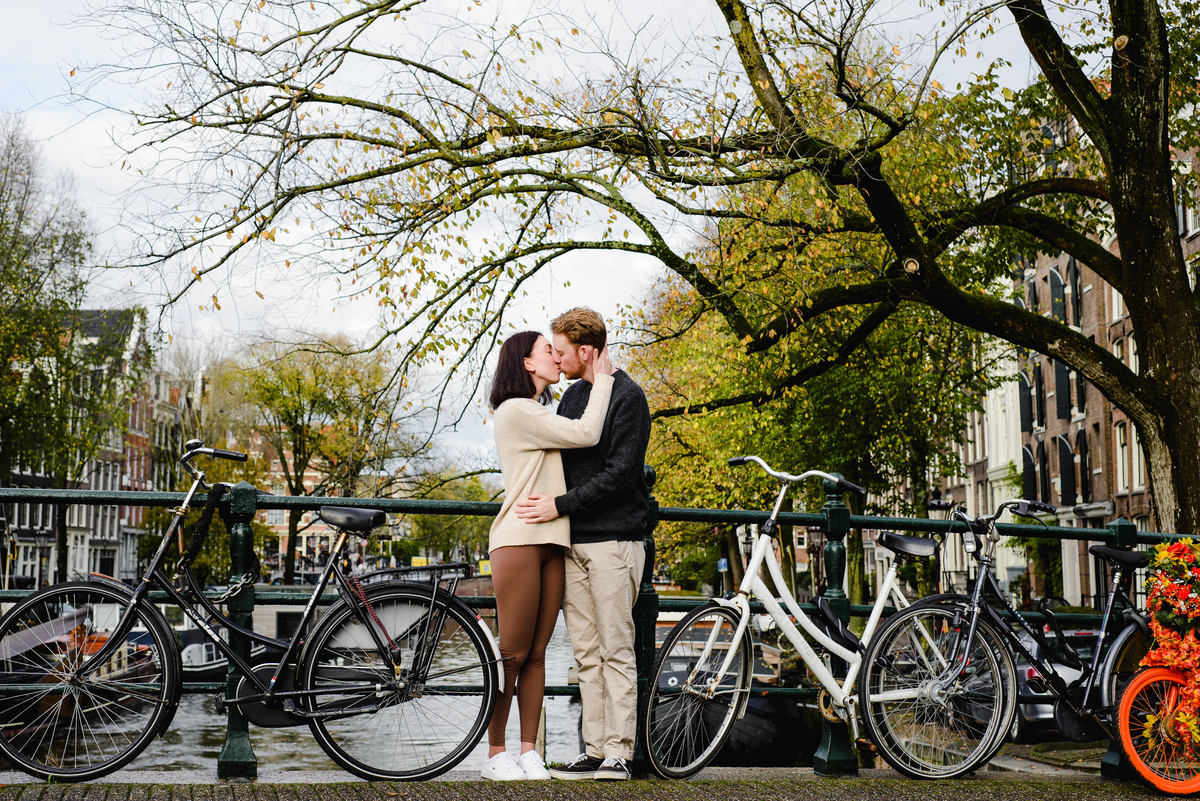 vacation photographer in Amsterdam, holiday photographer in Amsterdam, couple's photo session in Amsterdam, anniversary ideas in Amsterdam