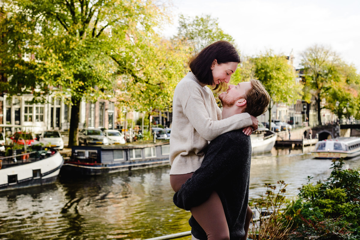 vacation photographer in Amsterdam, holiday photographer in Amsterdam, couple's photo session in Amsterdam, anniversary ideas in Amsterdam