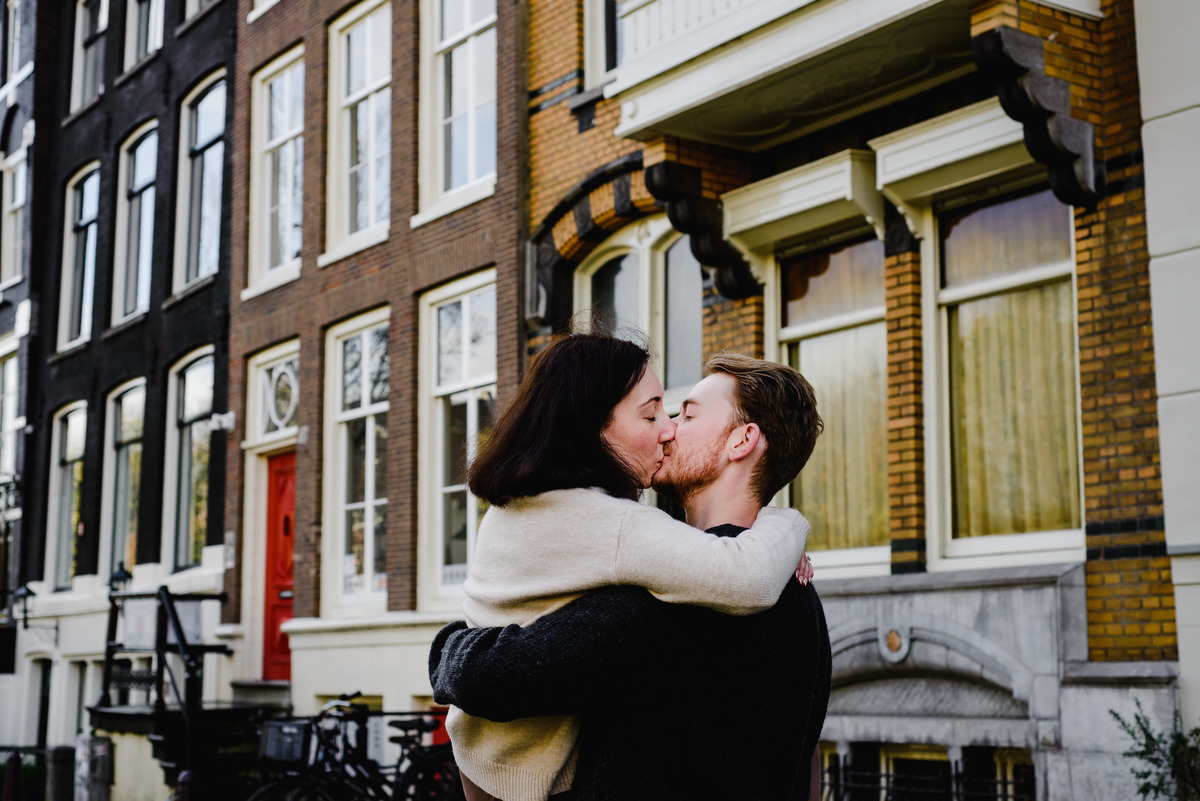 vacation photographer in Amsterdam, holiday photographer in Amsterdam, couple's photo session in Amsterdam, anniversary ideas in Amsterdam