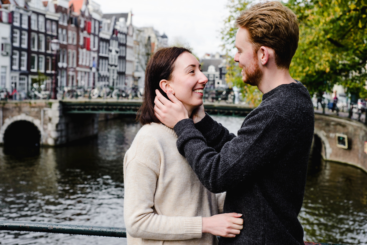 vacation photographer in Amsterdam, holiday photographer in Amsterdam, couple's photo session in Amsterdam, anniversary ideas in Amsterdam