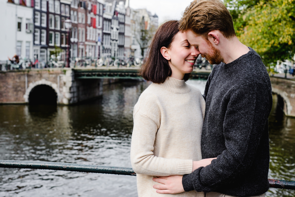 vacation photographer in Amsterdam, holiday photographer in Amsterdam, couple's photo session in Amsterdam, anniversary ideas in Amsterdam