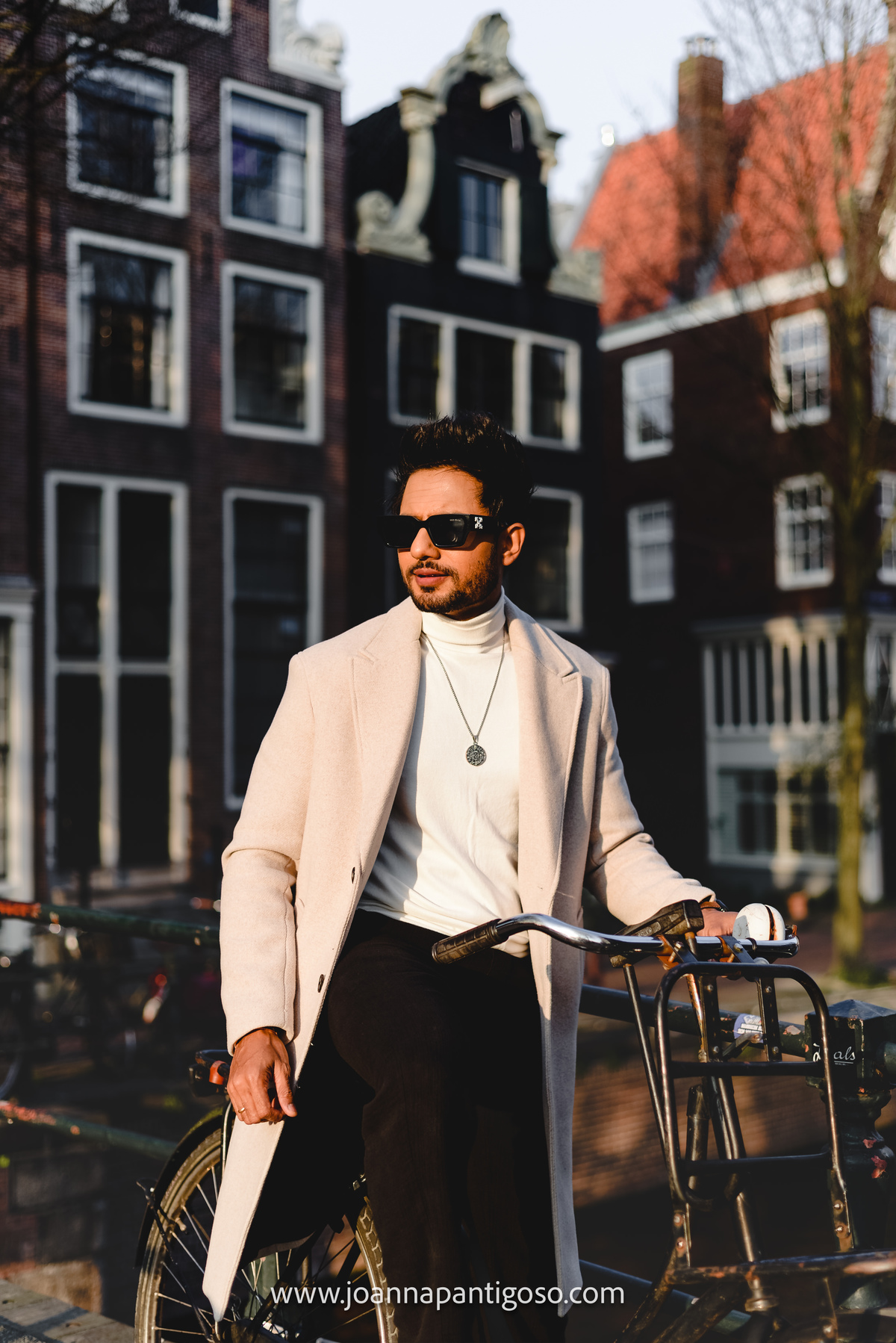 rehaan roy, amsterdam, amsterdam vacation photography, vacation photographer in Amsterdam, amsterdam canals, holiday photographer in Amsterdam, solo traveller, solo traveler