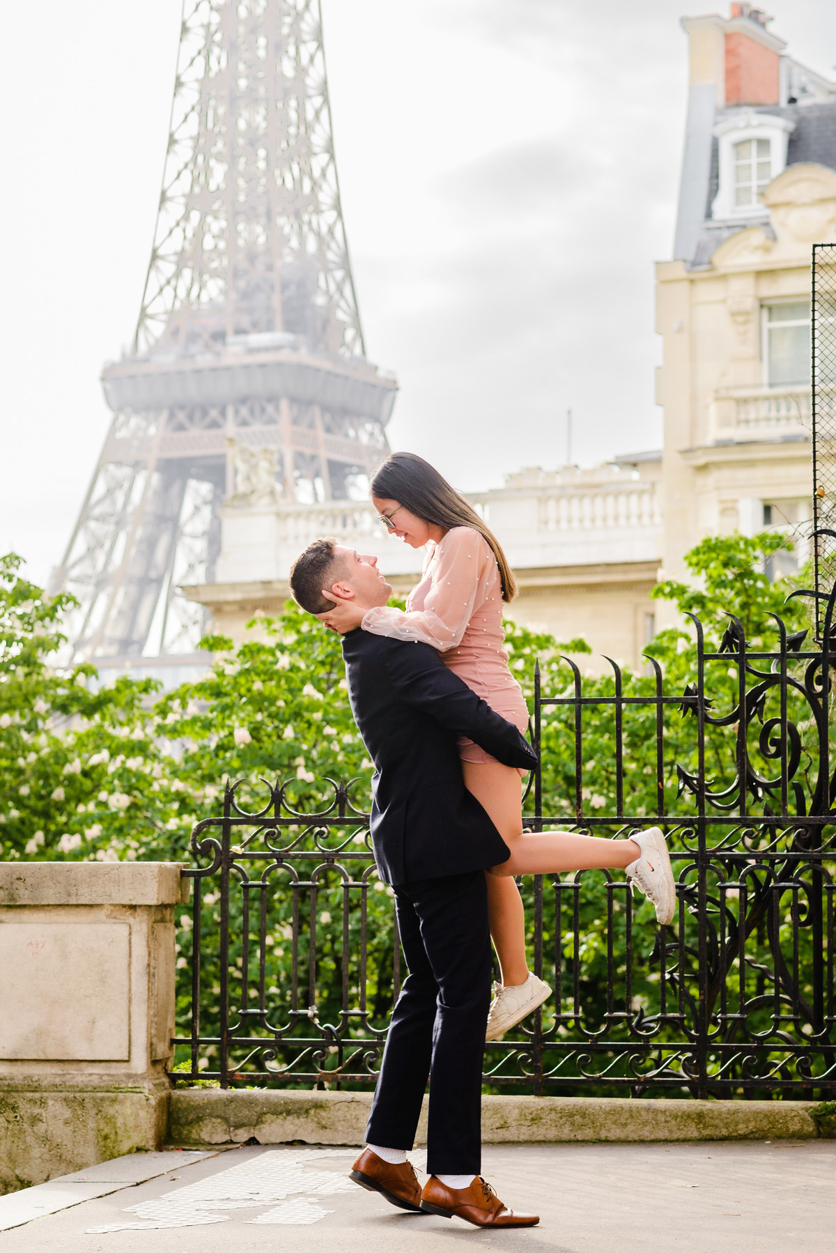 Amsterdam photographer, vacation photographer in Amsterdam, holidays in Paris, photographer photographed, couple in Paris, Emily in Paris