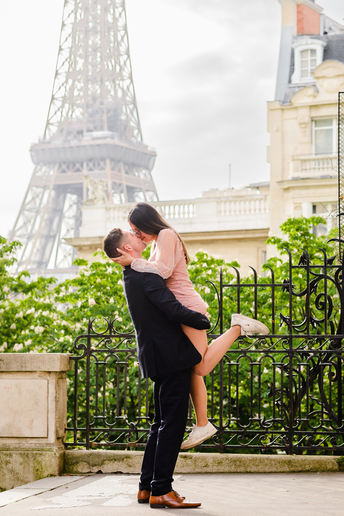 Amsterdam photographer, vacation photographer in Amsterdam, holidays in Paris, photographer photographed, couple in Paris, Emily in Paris