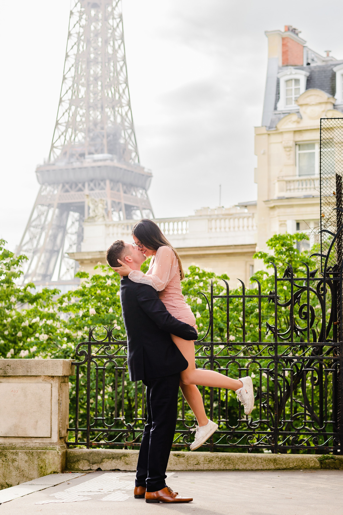 Amsterdam photographer, vacation photographer in Amsterdam, holidays in Paris, photographer photographed, couple in Paris, Emily in Paris