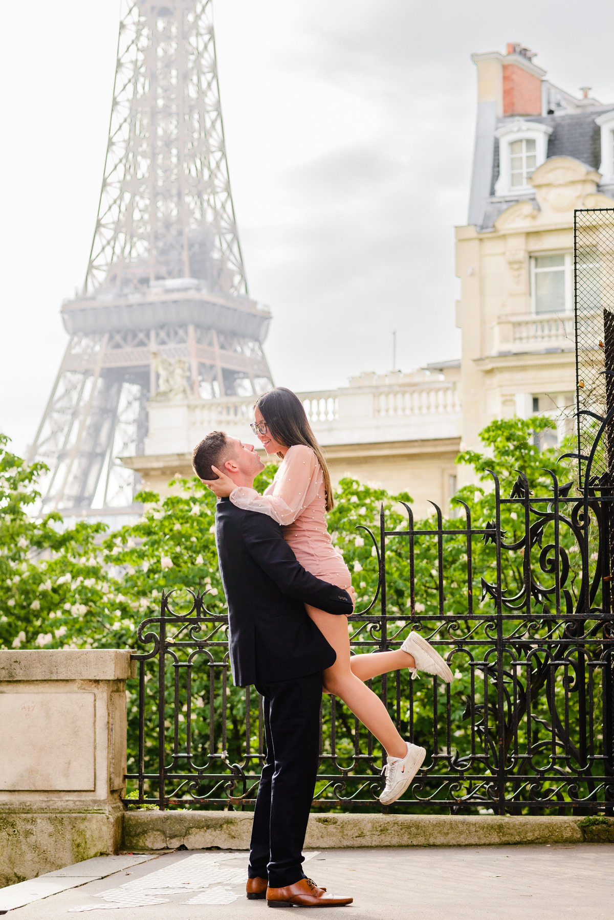 Amsterdam photographer, vacation photographer in Amsterdam, holidays in Paris, photographer photographed, couple in Paris, Emily in Paris