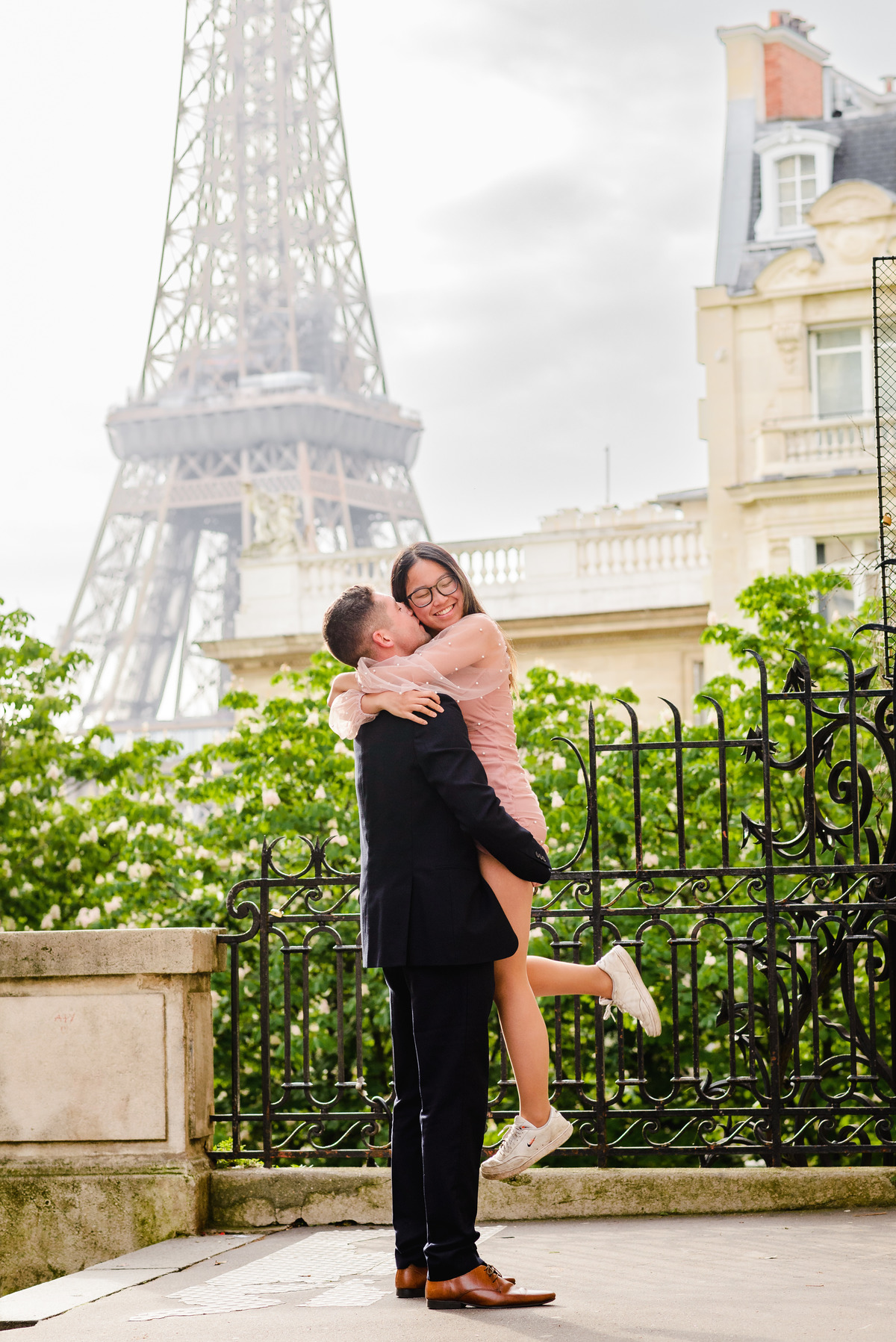 Amsterdam photographer, vacation photographer in Amsterdam, holidays in Paris, photographer photographed, couple in Paris, Emily in Paris