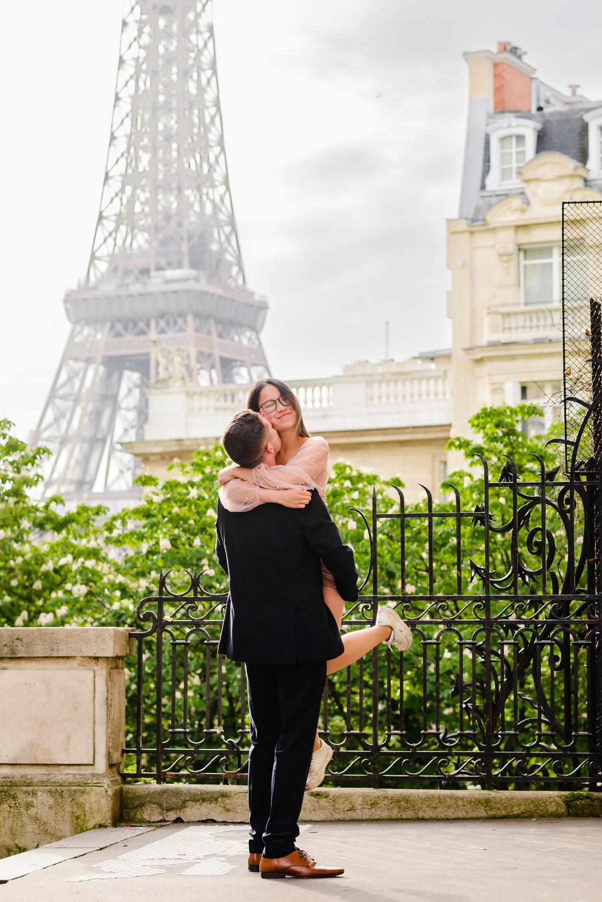 Amsterdam photographer, vacation photographer in Amsterdam, holidays in Paris, photographer photographed, couple in Paris, Emily in Paris