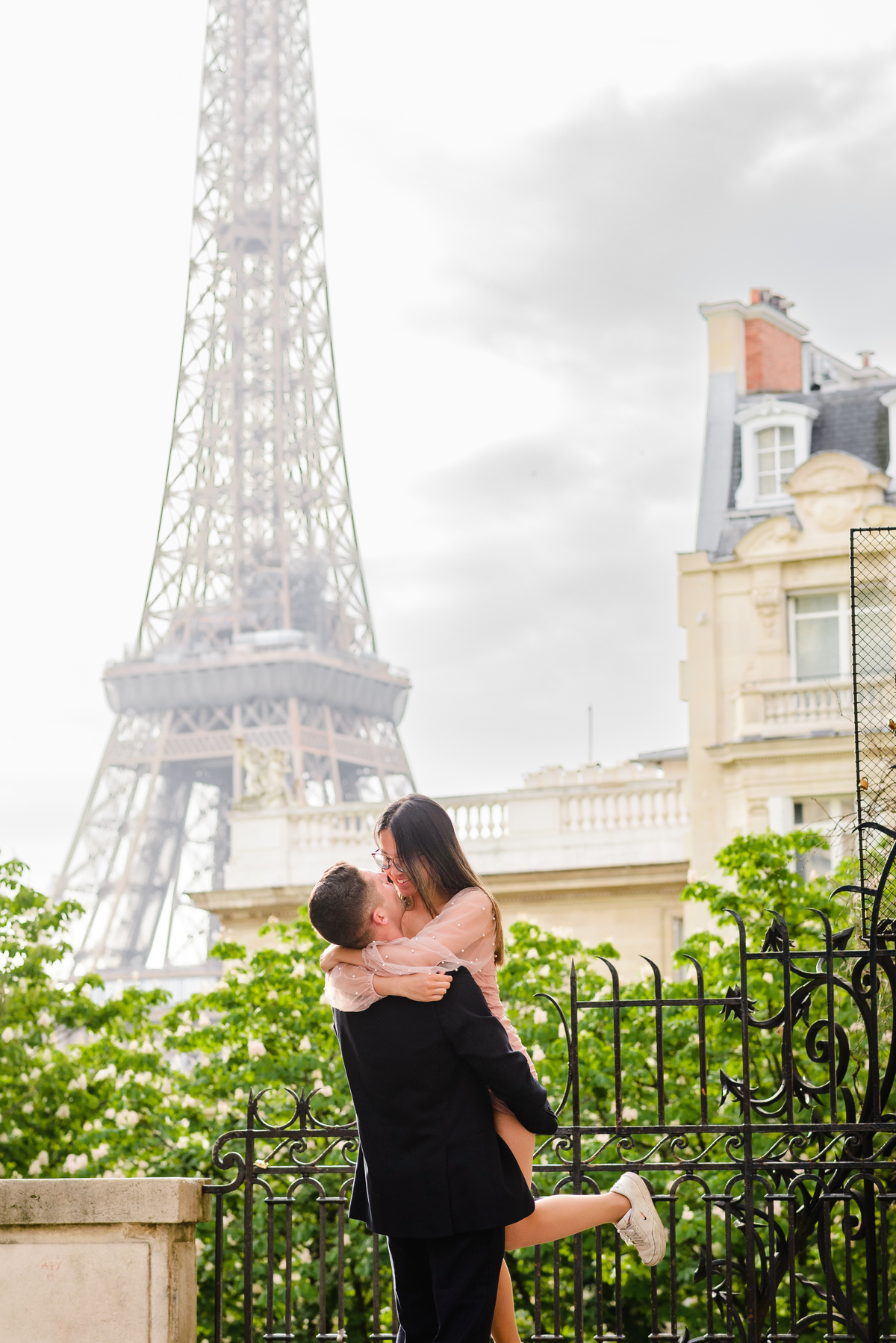 Amsterdam photographer, vacation photographer in Amsterdam, holidays in Paris, photographer photographed, couple in Paris, Emily in Paris