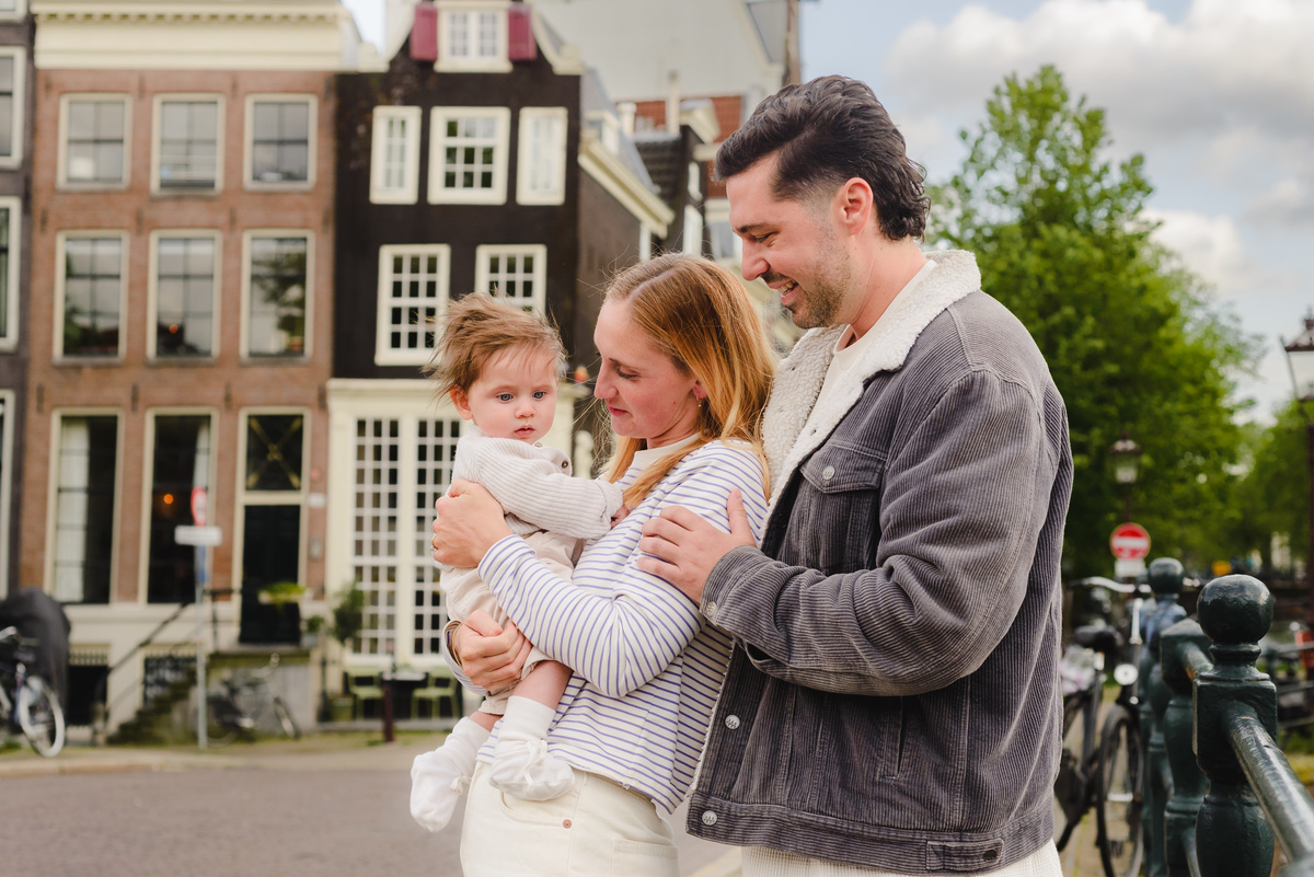Family photo session in Amsterdam, gezinsfotograaf, vacation photographer in Amsterdam