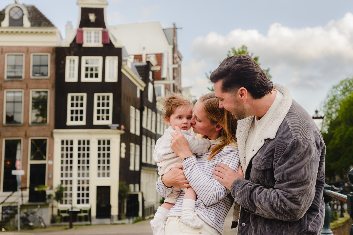 Family photo session in Amsterdam, gezinsfotograaf, vacation photographer in Amsterdam