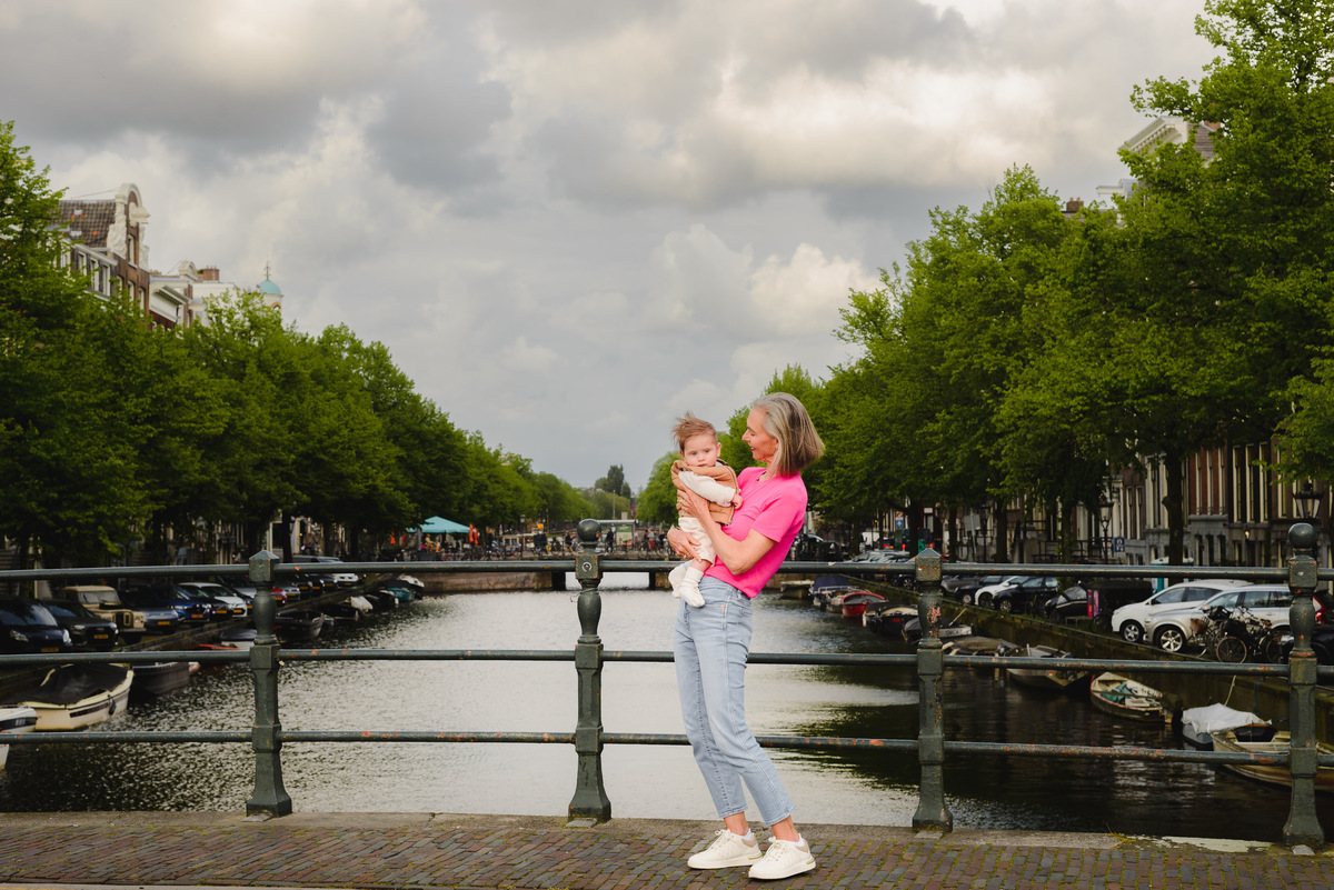 Family photo session in Amsterdam, gezinsfotograaf, vacation photographer in Amsterdam