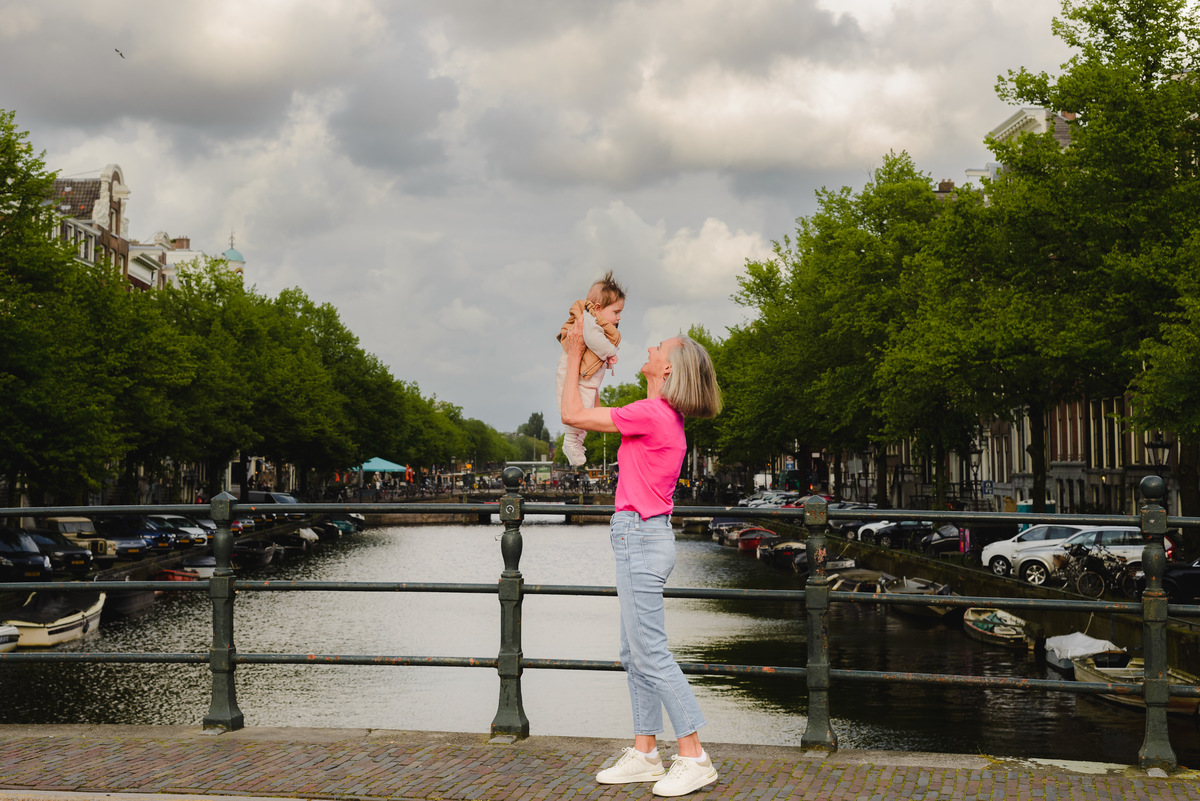 Family photo session in Amsterdam, gezinsfotograaf, vacation photographer in Amsterdam
