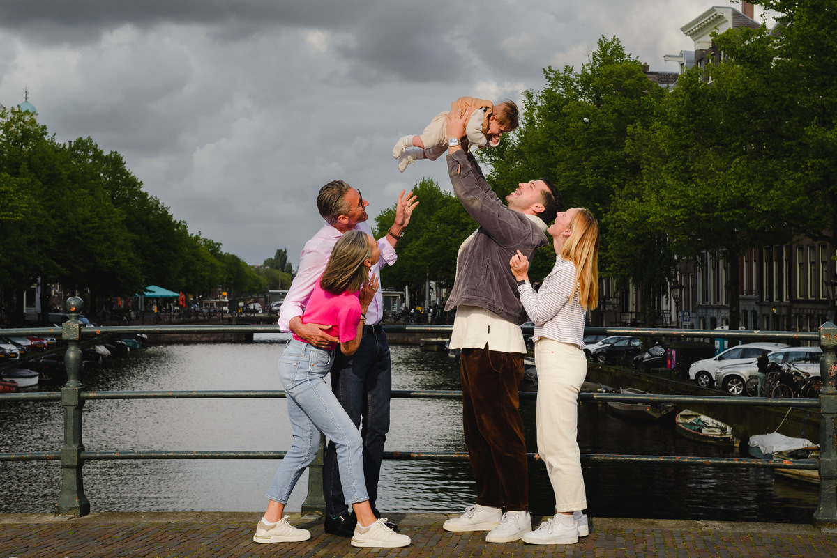 Family photo session in Amsterdam, gezinsfotograaf, vacation photographer in Amsterdam