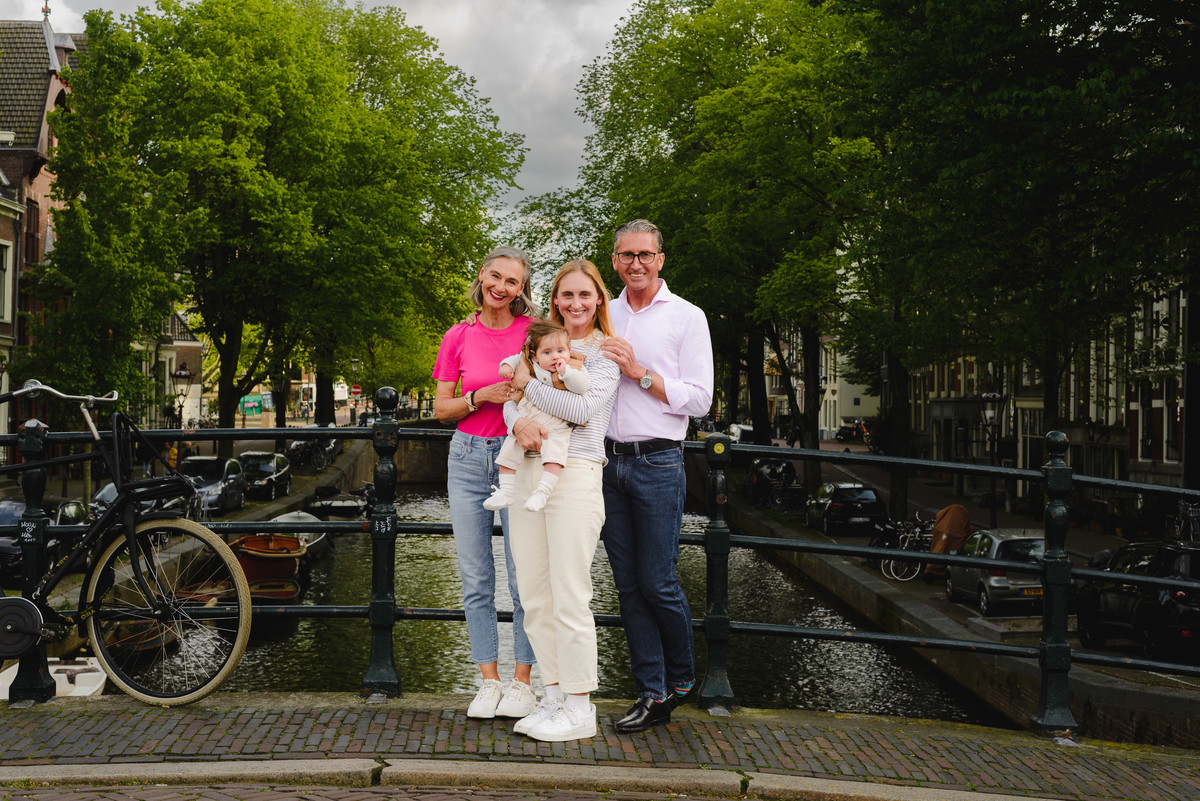 Family photo session in Amsterdam, gezinsfotograaf, vacation photographer in Amsterdam