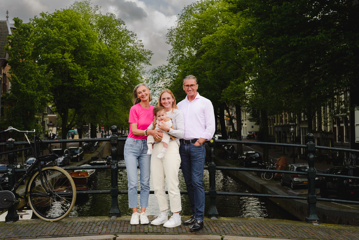 Family photo session in Amsterdam, gezinsfotograaf, vacation photographer in Amsterdam