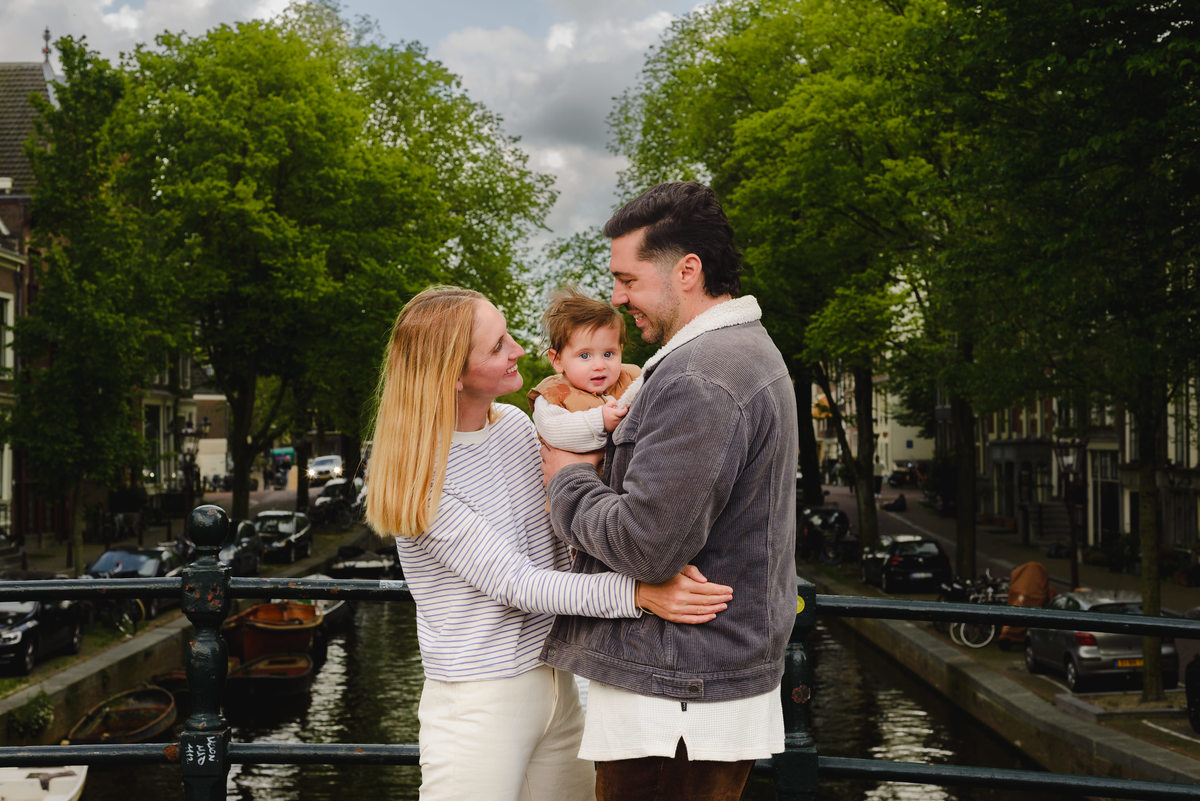 Family photo session in Amsterdam, gezinsfotograaf, vacation photographer in Amsterdam