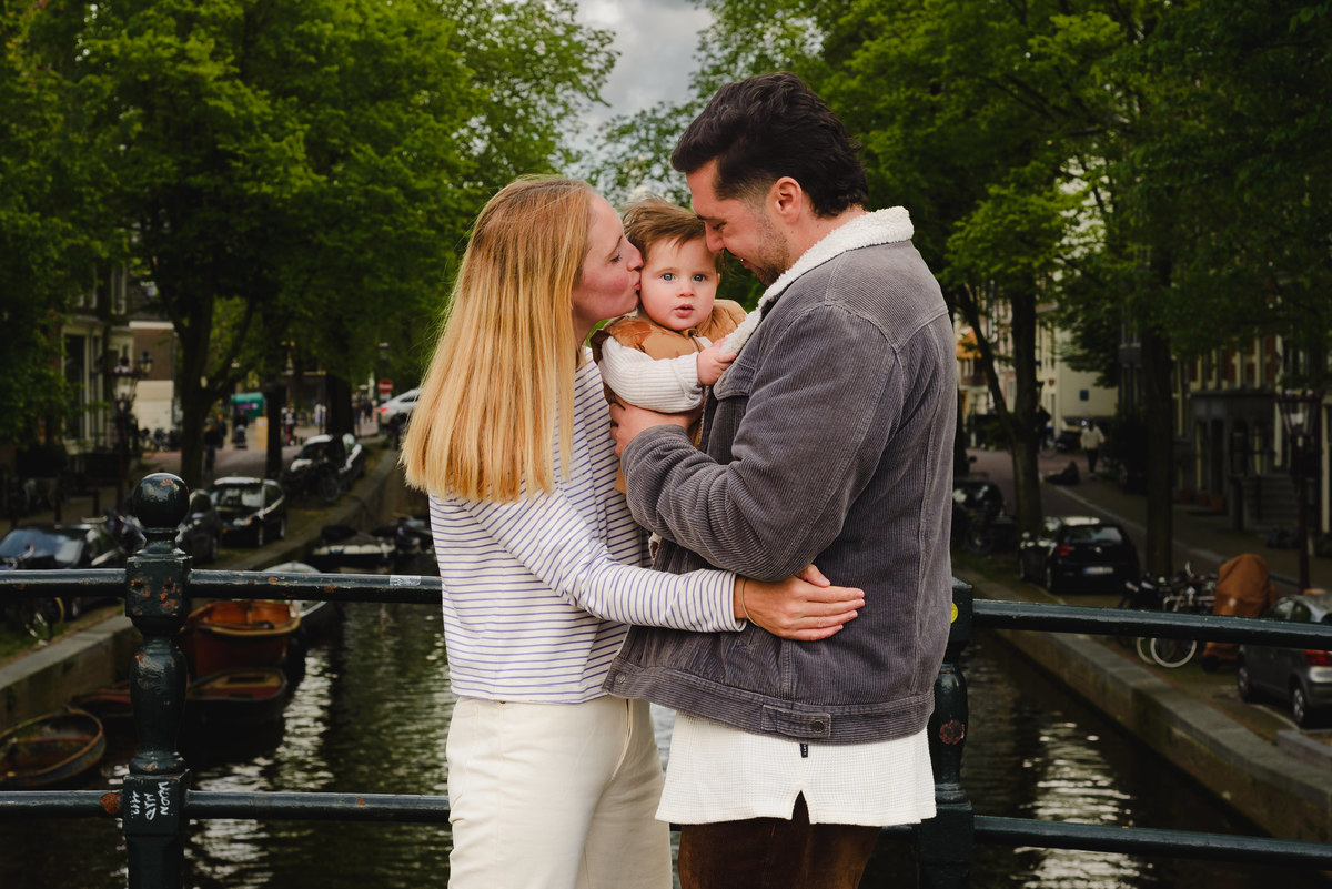 Family photo session in Amsterdam, gezinsfotograaf, vacation photographer in Amsterdam