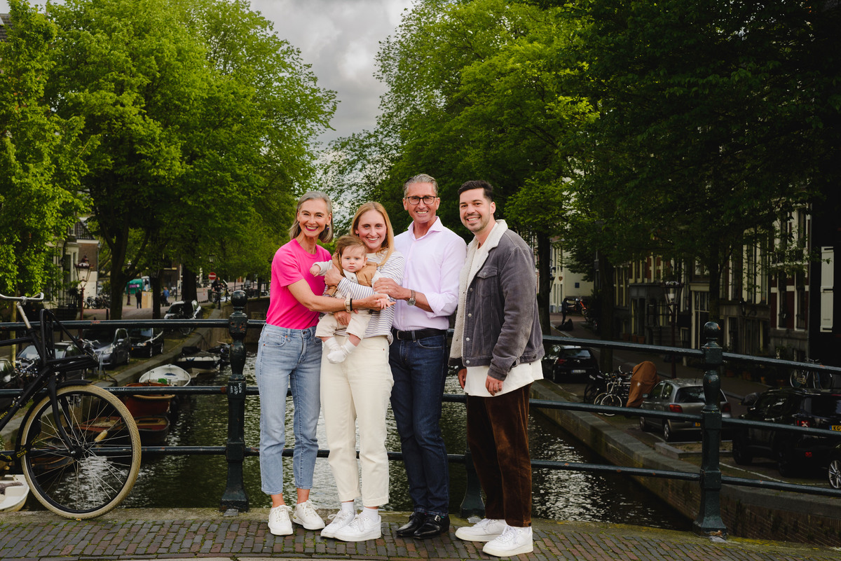 Family photo session in Amsterdam, gezinsfotograaf, vacation photographer in Amsterdam