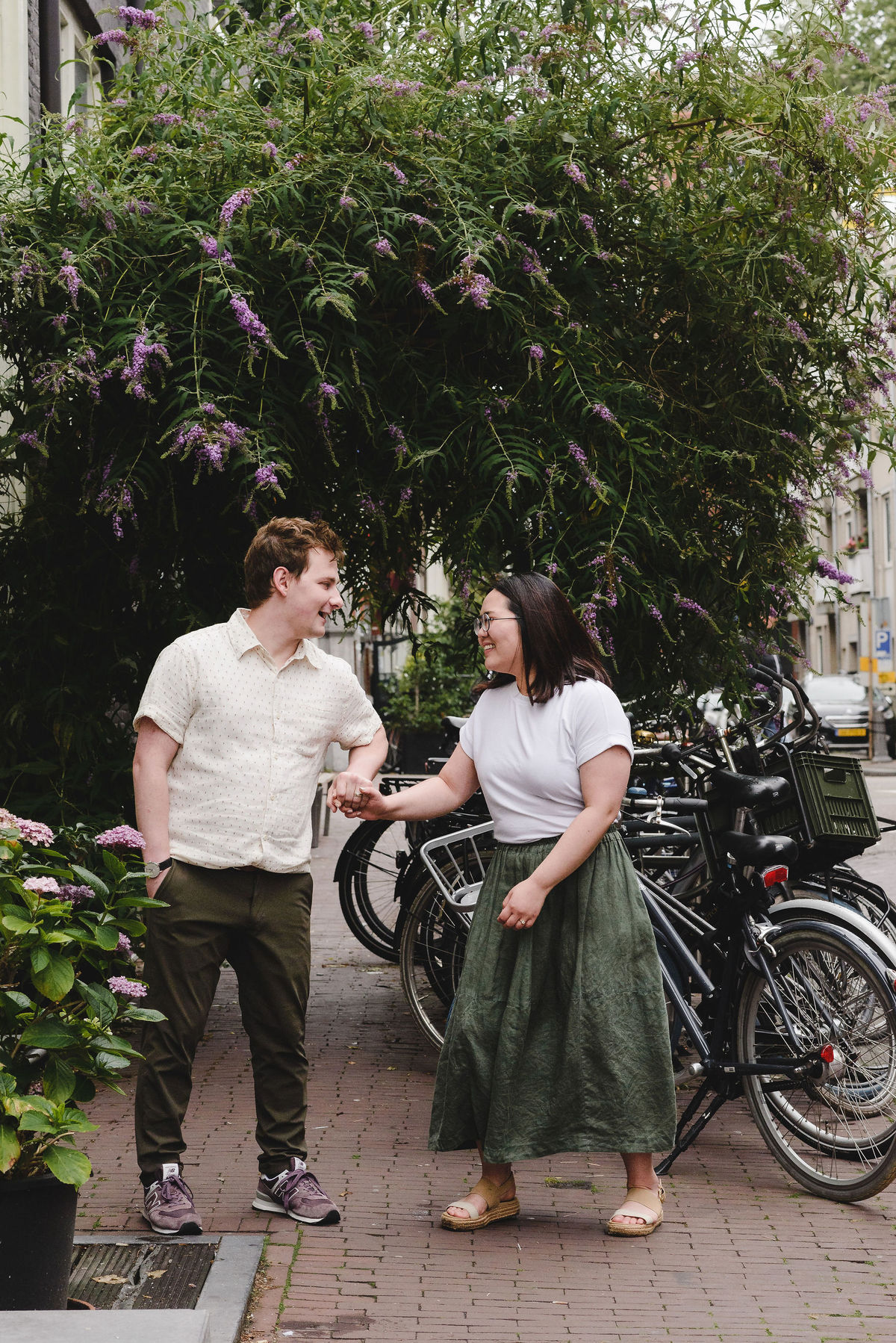 Amsterdam Photographer, Capture Amsterdam, Couple Photoshoot, Amsterdam Memories, Amsterdam Adventures, Travel Photographer, Amsterdam Experience, Travel Photoshoot, private Photographer for you Amsterdam Vacation explaining the Amsterdam Highlights 	