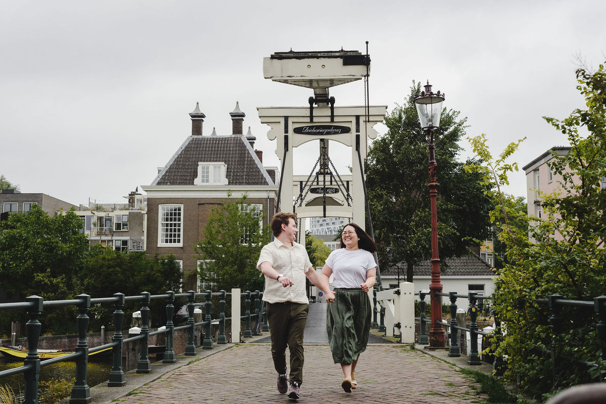 Amsterdam Photographer, Capture Amsterdam, Couple Photoshoot, Amsterdam Memories, Amsterdam Adventures, Travel Photographer, Amsterdam Experience, Travel Photoshoot, private Photographer for you Amsterdam Vacation explaining the Amsterdam Highlights 	